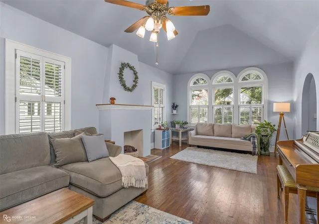 Photo 3 of Single family home for sale at 939 Elmwood St, Shreveport, LA 71104 | MLS# 21389006 | Listing updated on 2026-10-09