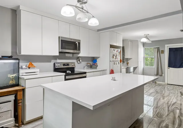 Photo 2 of Single family home for sale at 1108 S Edgefield Ave, Dallas, TX 75208 | MLS# 21386100 | Listing updated on 2026-09-17