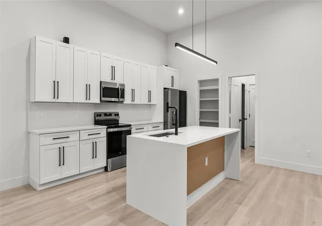 Photo 3 of Single family home for sale at 515 Dubois Ave, Dallas, TX 75203 | MLS# 21388459 | Listing updated on 2026-09-26