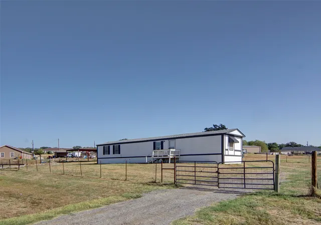 Photo 3 of Manufactured home for sale at 191 Oakley Cir, Weatherford, TX 76085 | MLS# 21388962 | Listing updated on 2026-09-19