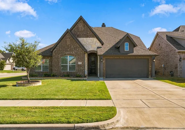 Photo 1 of Single family home for sale at 288 Brazos St, Burleson, TX 76028 | MLS# 21387280 | Listing updated on 2026-10-05
