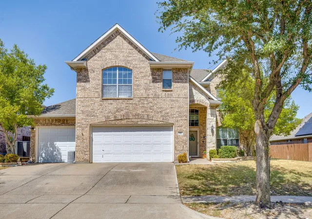 Photo 1 of Sale Pending at 916 Sequoia Way, Fort Worth, TX 76131 | MLS# 21389031 | Listing updated on 2026-10-06