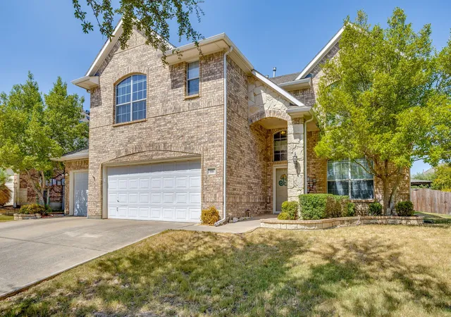 Photo 2 of Sale Pending at 916 Sequoia Way, Fort Worth, TX 76131 | MLS# 21389031 | Listing updated on 2026-10-06