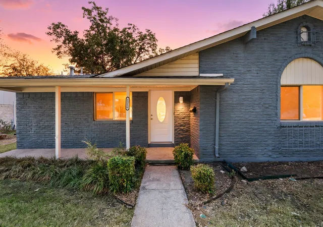 Photo 3 of Single family home for sale at 1216 Briarcove Dr, Richardson, TX 75081 | MLS# 21378706 | Listing updated on 2026-10-08