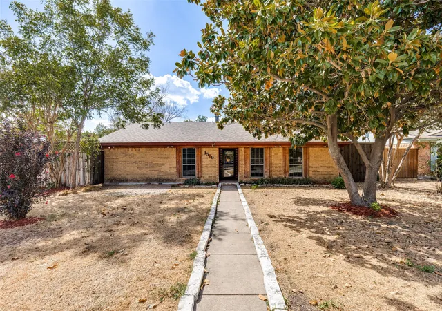 Photo 2 of Single family home for sale at 1519 Creekwood Ln, Mesquite, TX 75149 | MLS# 21389055 | Listing updated on 2026-10-06