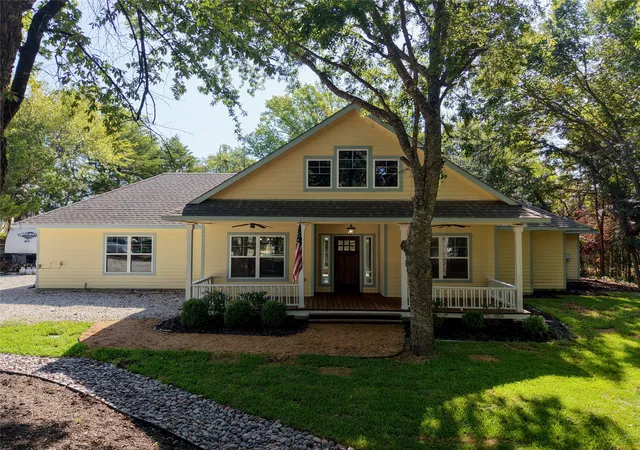 Photo 3 of Sale Pending at 114 Scott Ct, Van Alstyne, TX 75495 | MLS# 21356729 | Listing updated on 2026-10-01