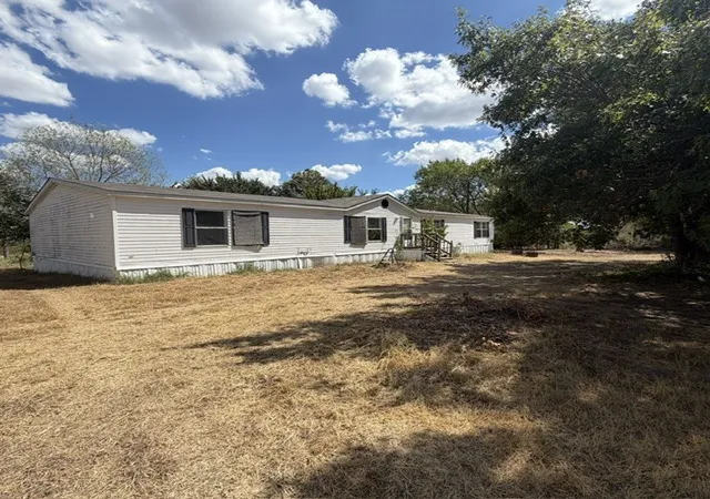 Photo 2 of Sale Pending at 471 Cardinal Dr, Springtown, TX 76082 | MLS# 21382839 | Listing updated on 2026-09-19