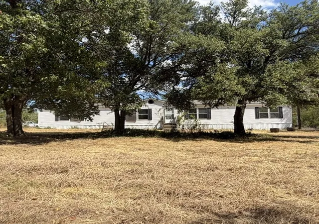 Photo 3 of Sale Pending at 471 Cardinal Dr, Springtown, TX 76082 | MLS# 21382839 | Listing updated on 2026-09-19