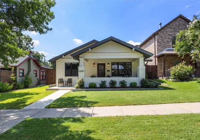 Photo 1 of Single family home for sale at 4609 El Campo Ave, Fort Worth, TX 76107 | MLS# 21388382 | Listing updated on 2026-10-01