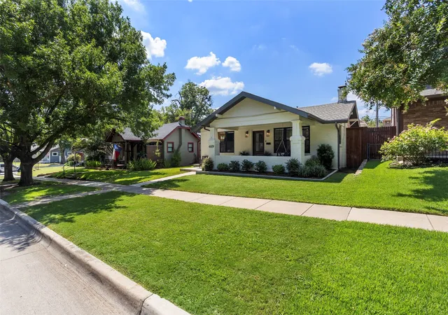 Photo 2 of Single family home for sale at 4609 El Campo Ave, Fort Worth, TX 76107 | MLS# 21388382 | Listing updated on 2026-10-01