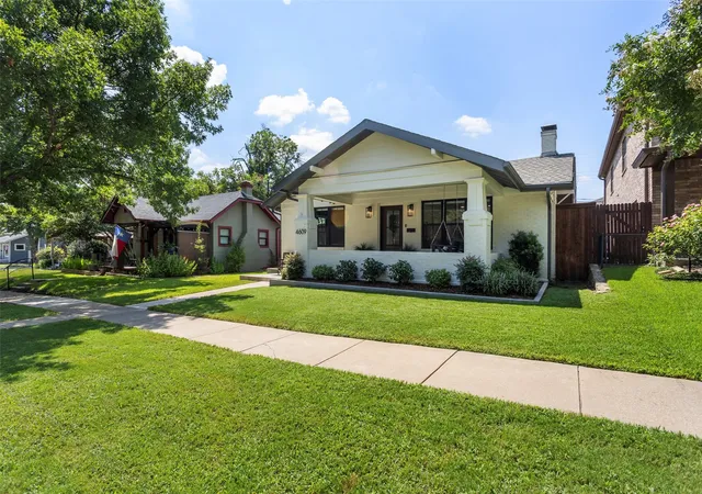 Photo 3 of Single family home for sale at 4609 El Campo Ave, Fort Worth, TX 76107 | MLS# 21388382 | Listing updated on 2026-10-01