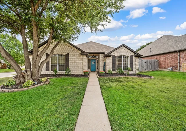Photo 1 of Sale Pending at 501 Kempson Ct, Saginaw, TX 76179 | MLS# 21387024 | Listing updated on 2026-10-02