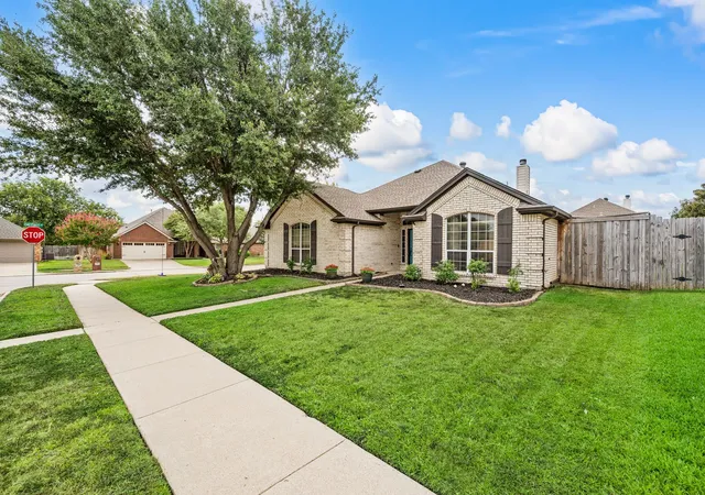 Photo 3 of Sale Pending at 501 Kempson Ct, Saginaw, TX 76179 | MLS# 21387024 | Listing updated on 2026-10-02