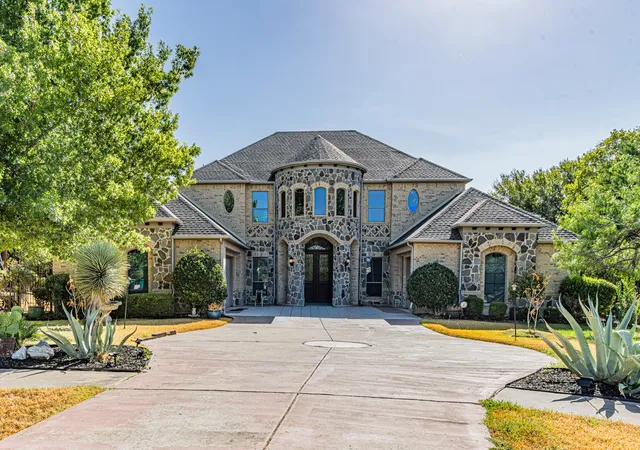 Photo 1 of Single family home for sale at 1552 Cypress Bnd Dr, Cedar Hill, TX 75104 | MLS# 21388944 | Listing updated on 2026-10-01