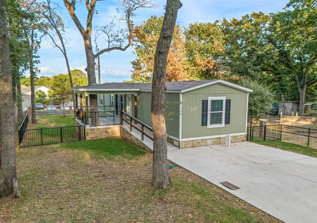 Photo 1 of Manufactured home for sale at 140 Southlake Dr, Mabank, TX 75156 | MLS# 21389144 | Listing updated on 2026-09-24