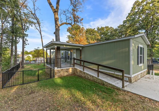 Photo 2 of Manufactured home for sale at 140 Southlake Dr, Mabank, TX 75156 | MLS# 21389144 | Listing updated on 2026-09-24