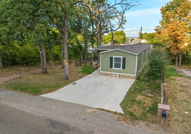 Photo 3 of Manufactured home for sale at 140 Southlake Dr, Mabank, TX 75156 | MLS# 21389144 | Listing updated on 2026-09-24