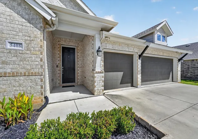 Photo 2 of Single family home for sale at 5408 High Pointe Dr, Fort Worth, TX 76137 | MLS# 21389017 | Listing updated on 2026-09-20