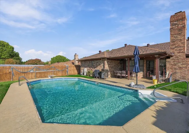Photo 2 of Single family home for sale at 932 Clear View, Bedford, TX 76021 | MLS# 21389158 | Listing updated on 2026-10-09
