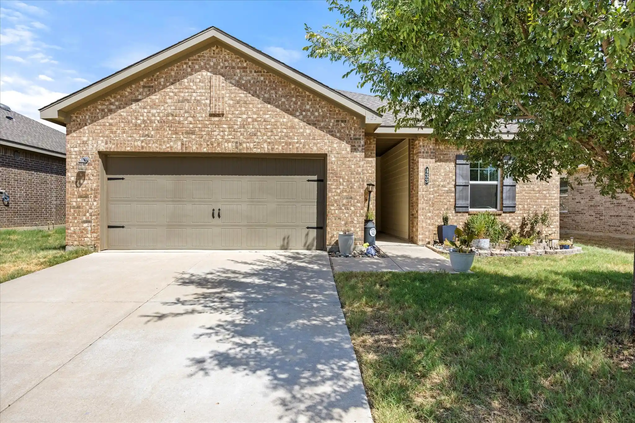 Photo 1 of Single family home for sale at 433 Starboard Dr, Crowley, TX 76036 | MLS# 21387728 | Listing updated on 2026-10-27
