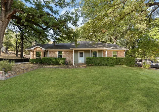 Photo 1 of Sale Pending at 4009 High Meadows Dr, Alvarado, TX 76009 | MLS# 21384002 | Listing updated on 2026-10-01