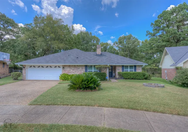 Photo 2 of Single family home for sale at 6216 N Windermere Dr, Shreveport, LA 71129 | MLS# 21388693 | Listing updated on 2026-09-17