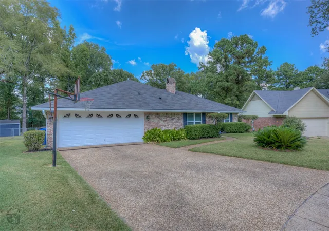 Photo 3 of Single family home for sale at 6216 N Windermere Dr, Shreveport, LA 71129 | MLS# 21388693 | Listing updated on 2026-09-17