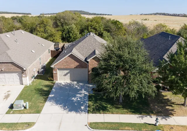 Photo 2 of Sale Pending at 6424 Roaring Crk, Argyle, TX 76226 | MLS# 21375456 | Listing updated on 2026-10-02