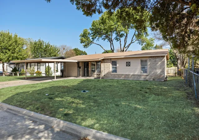 Photo 3 of Sale Pending at 5533 Burton Ave, Fort Worth, TX 76119 | MLS# 21389173 | Listing updated on 2026-09-29