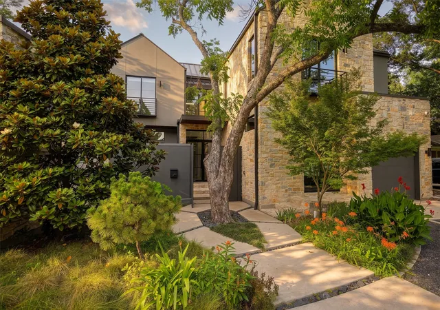 Photo 1 of Mansion for sale at 4323 Middleton Rd, Dallas, TX 75229 | MLS# 21389185 | Listing updated on 2026-10-04