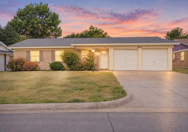 Photo 1 of Sale Pending at 813 Jerry Ln, Bedford, TX 76022 | MLS# 21387542 | Listing updated on 2026-10-01