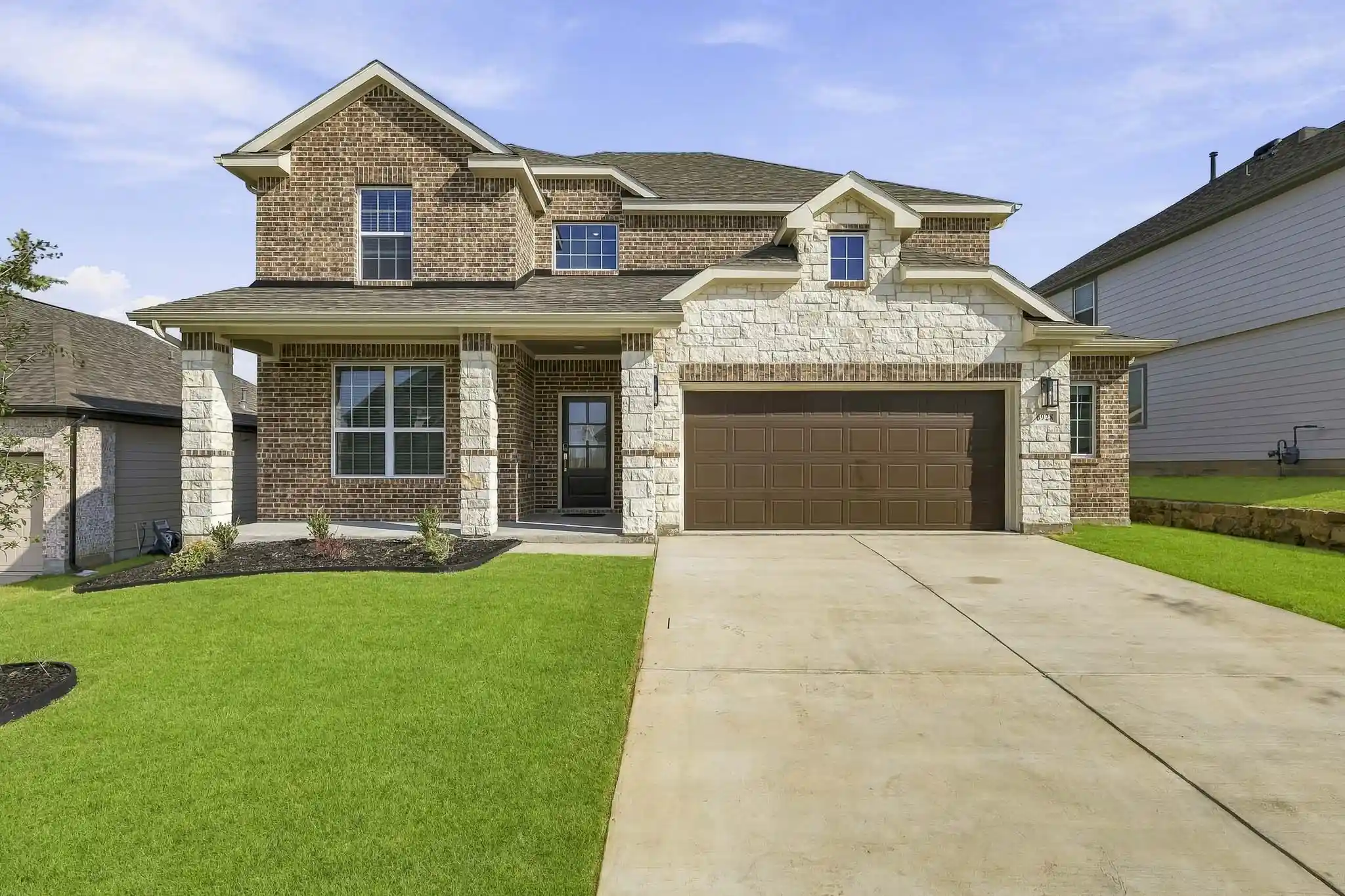 Photo 1 of Single family home for sale at 6928 Night Owl Ln, Crowley, TX 76036 | MLS# 21386131 | Listing updated on 2026-10-26