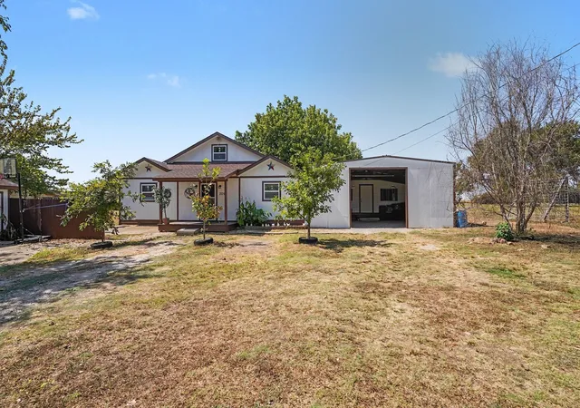 Photo 1 of Single family home for sale at 205 Davis Ranch Rd, Alvarado, TX 76009 | MLS# 21389201 | Listing updated on 2026-09-24