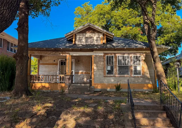 Photo 1 of Single family home for sale at 311 N Clinton Ave, Dallas, TX 75208 | MLS# 21378357 | Listing updated on 2026-09-25