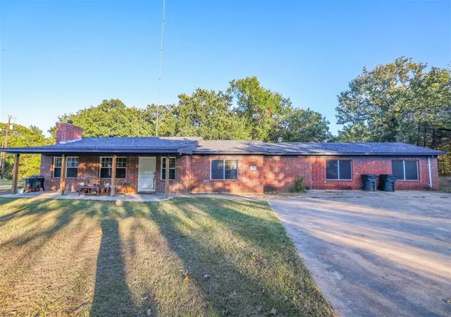 Photo 3 of Sale Pending at 670 County Rd 3701, Quinlan, TX 75474 | MLS# 21389218 | Listing updated on 2026-10-08