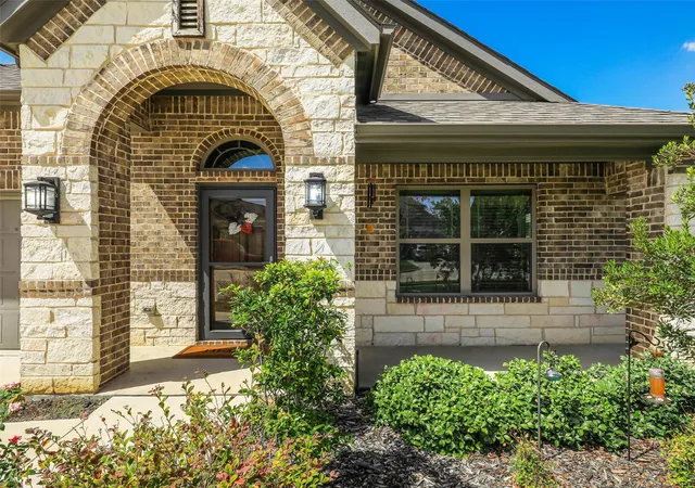 Photo 3 of Single family home for sale at 1916 Nightfall Dr, Venus, TX 76009 | MLS# 21386603 | Listing updated on 2026-10-09