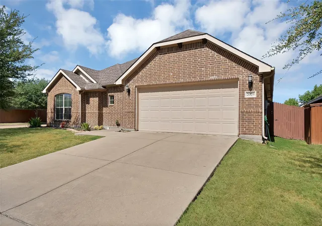 Photo 2 of Single family home for sale at 2029 Wellington Point, Heartland, TX 75126 | MLS# 21387197 | Listing updated on 2026-10-05