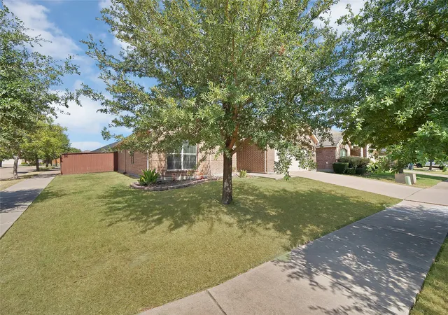 Photo 3 of Single family home for sale at 2029 Wellington Point, Heartland, TX 75126 | MLS# 21387197 | Listing updated on 2026-10-05