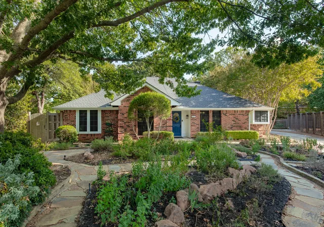 Photo 1 of Single family home for sale at 624 Arbor Ct, Lewisville, TX 75077 | MLS# 21388100 | Listing updated on 2026-10-09