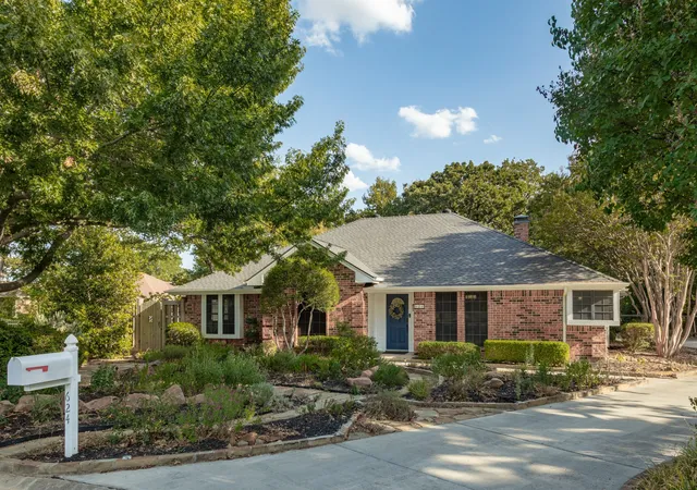 Photo 2 of Single family home for sale at 624 Arbor Ct, Lewisville, TX 75077 | MLS# 21388100 | Listing updated on 2026-10-09