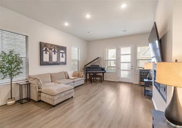 Photo 4 of Single family home for sale at 4533 Ward St, North Richland Hills, TX 76180 | MLS# 21381296 | Listing updated on 2026-10-02