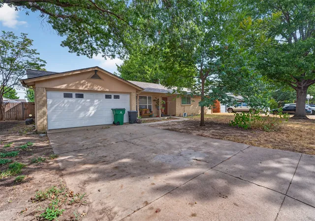 Photo 1 of Single family home for sale at 5613 Bonnie Wayne St, Haltom City, TX 76117 | MLS# 21382298 | Listing updated on 2026-10-03