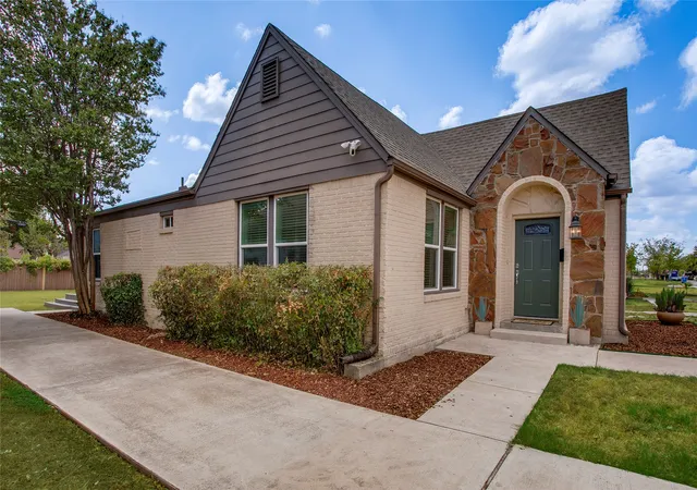 Photo 2 of Single family home for sale at 1110 Galloway Ave, Dallas, TX 75216 | MLS# 21387866 | Listing updated on 2026-09-27