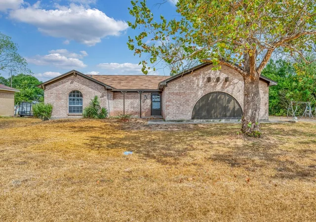 Single family home for sale at 369 Anna Hobbs Ln, Eddy, TX 76524 | MLS# 21389089