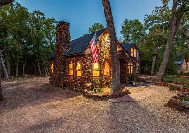 Photo 1 of Sale Pending at 201 E 9th Street, Denton, TX 76208 | MLS# 21385739 | Listing updated on 2026-10-05