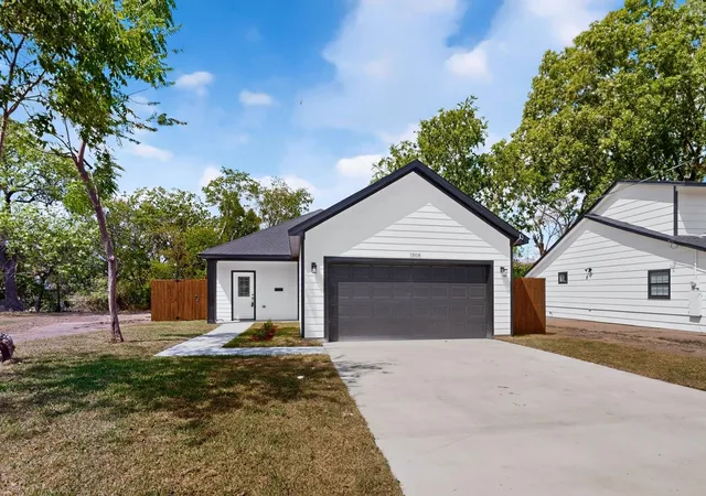 Photo 1 of Single family home for sale at 1308 E Collin St, Corsicana, TX 75110 | MLS# 21387675 | Listing updated on 2026-10-04