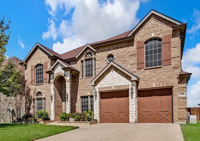 Photo 2 of Single family home for sale at 6928 Bent Spur Dr, Fort Worth, TX 76179 | MLS# 21389308 | Listing updated on 2026-10-09