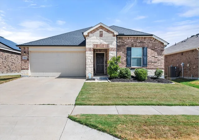 Single family home for sale at 6032 Anchors Landing Pass, Fort Worth, TX 76179 | MLS# 21389085