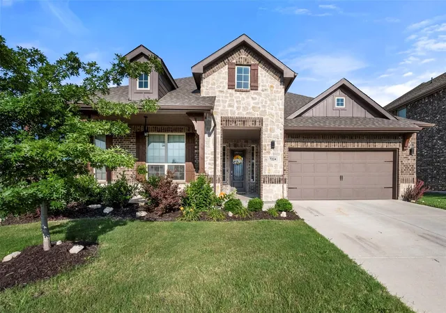 Single family home for sale at 7224 Fallen Crst Ln, Arlington, TX 76001 | MLS# 21389326