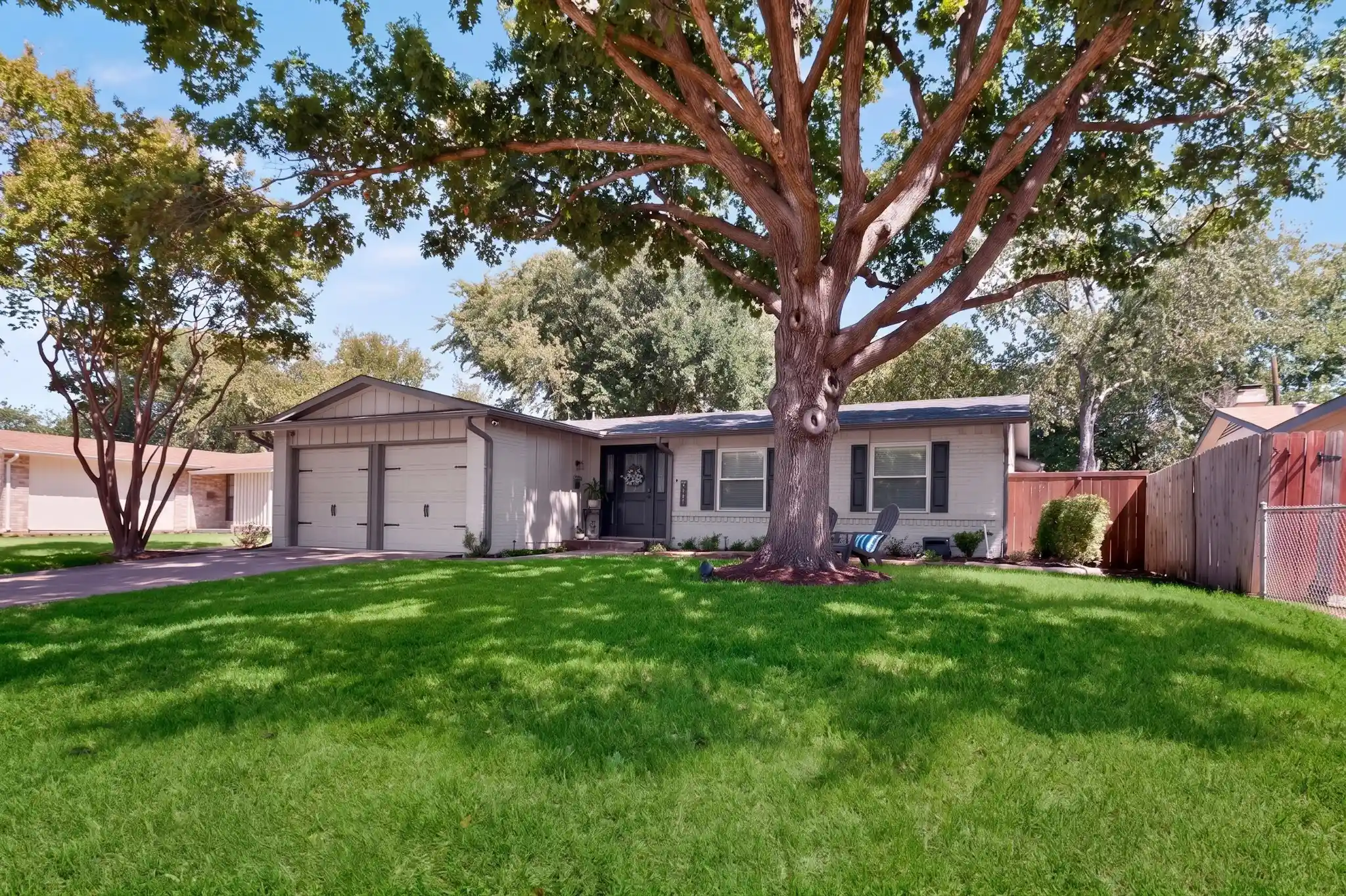 Photo 1 of Single family home for sale at 8632 Kingspoint Dr, Dallas, TX 75238 | MLS# 21387709 | Listing updated on 2026-10-25